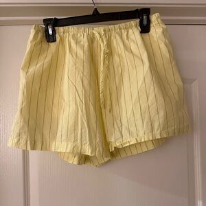 Vrg grl yellow striped shorts size 8